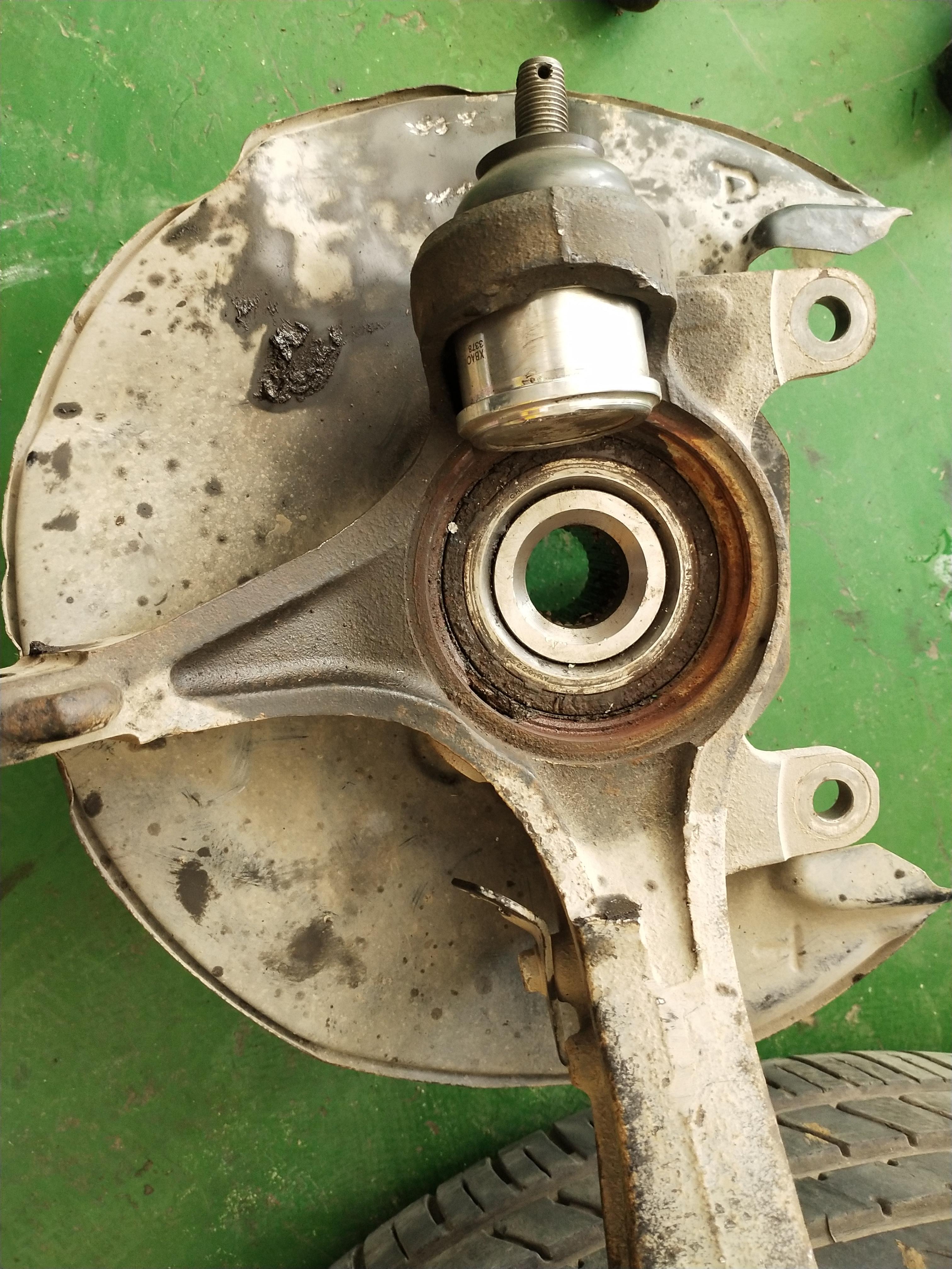 经典本田诗泊睿下支臂球头怎么装好装不带卡簧压进去的