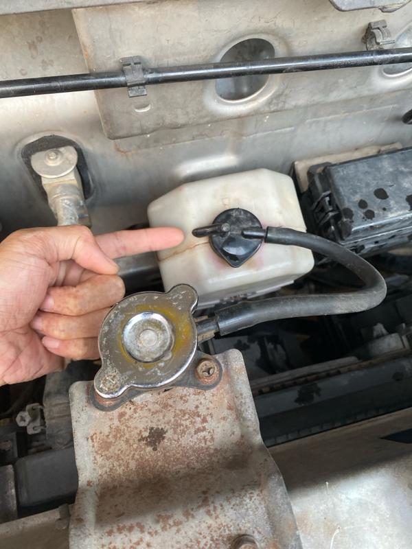 车型长安面包车,水箱防冰液停车后,防冻液从水箱壶中