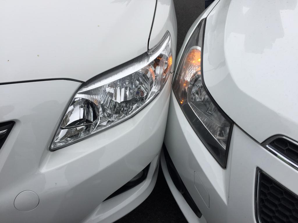 两车刮蹭报了保险,自己车不修,下次买保险要增加险_丰田_卡罗拉_汽车