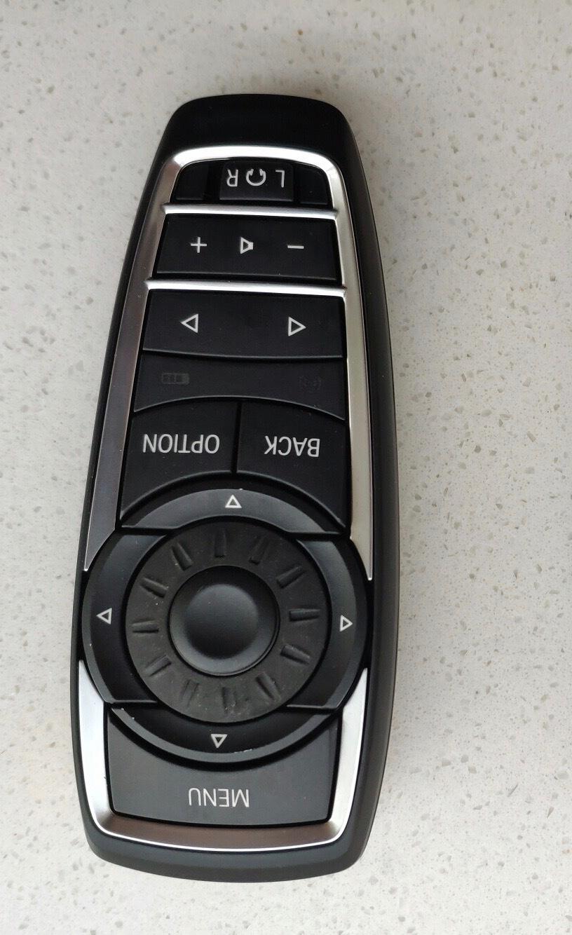 宝马740后排娱乐的遥控器怎么跟车子匹配?_宝马_宝马7系_汽车大师