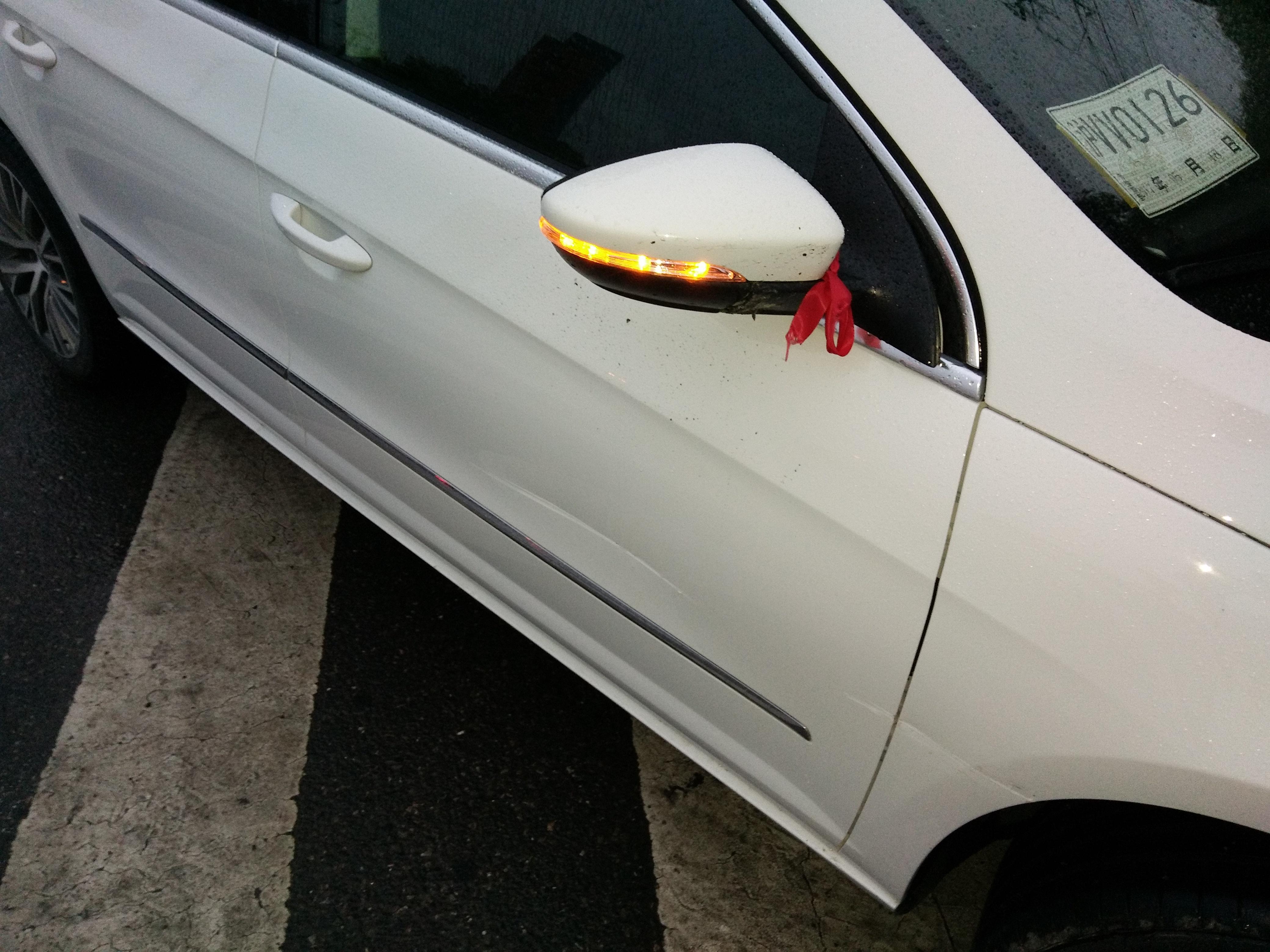 大众cc右转向灯换一个整体的大概什么价位划痕二条大概修下多少钱