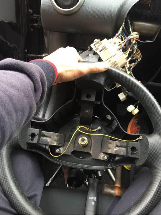 10年的比亚迪f0方向盘怎么拆不下来