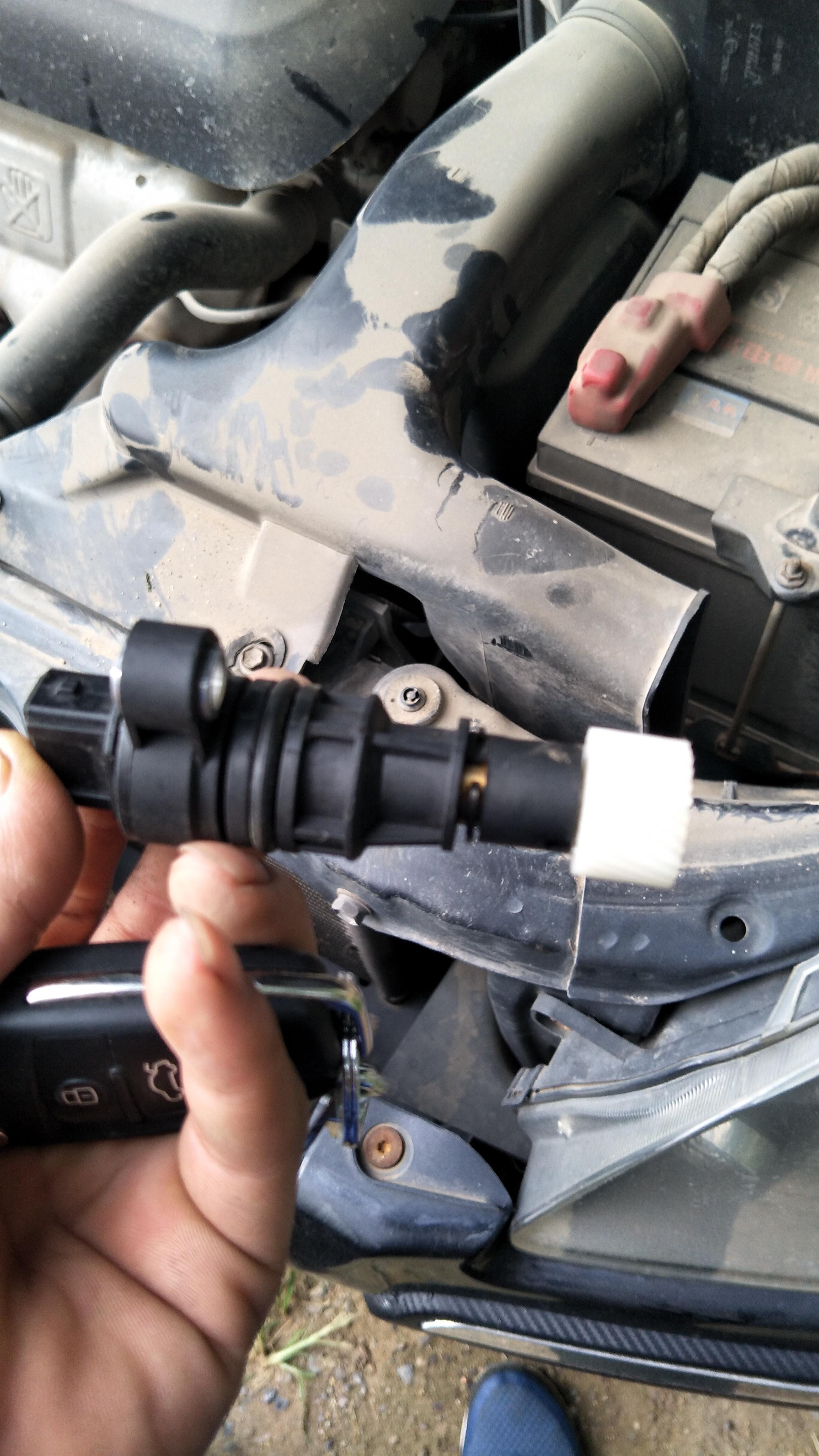 来问我吧咨询这个车子的里程表传感器在差速器的位置是一个三线的