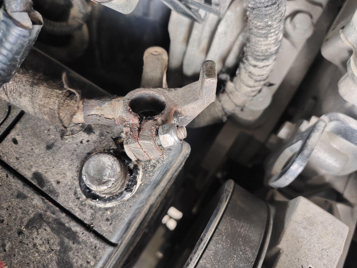 14年gl8电瓶正极短路