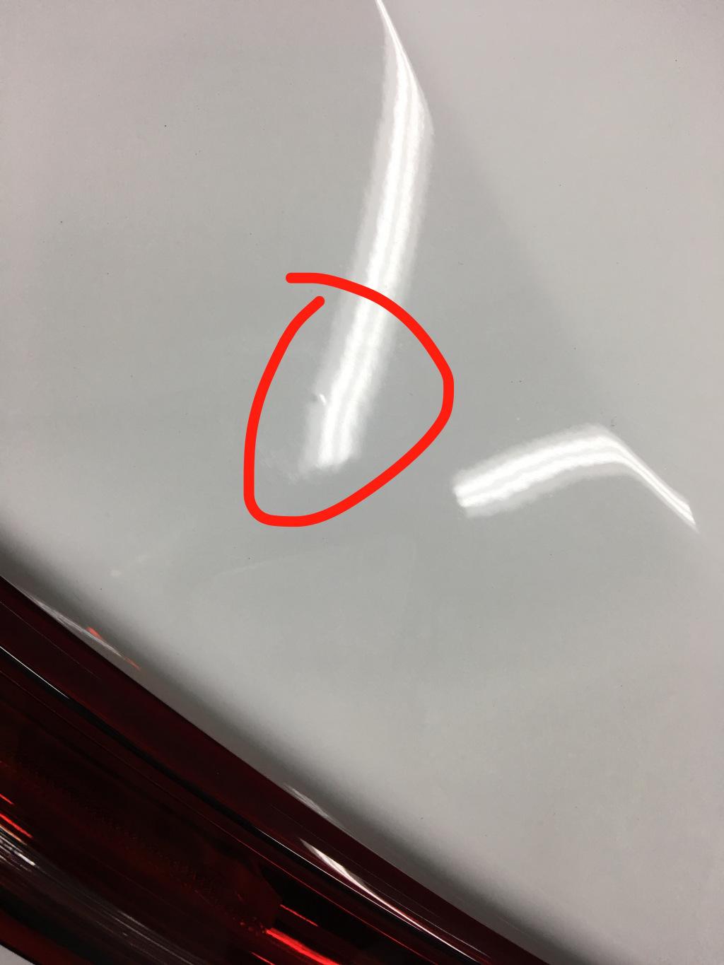 新车漆面有凹点漆下有黑点