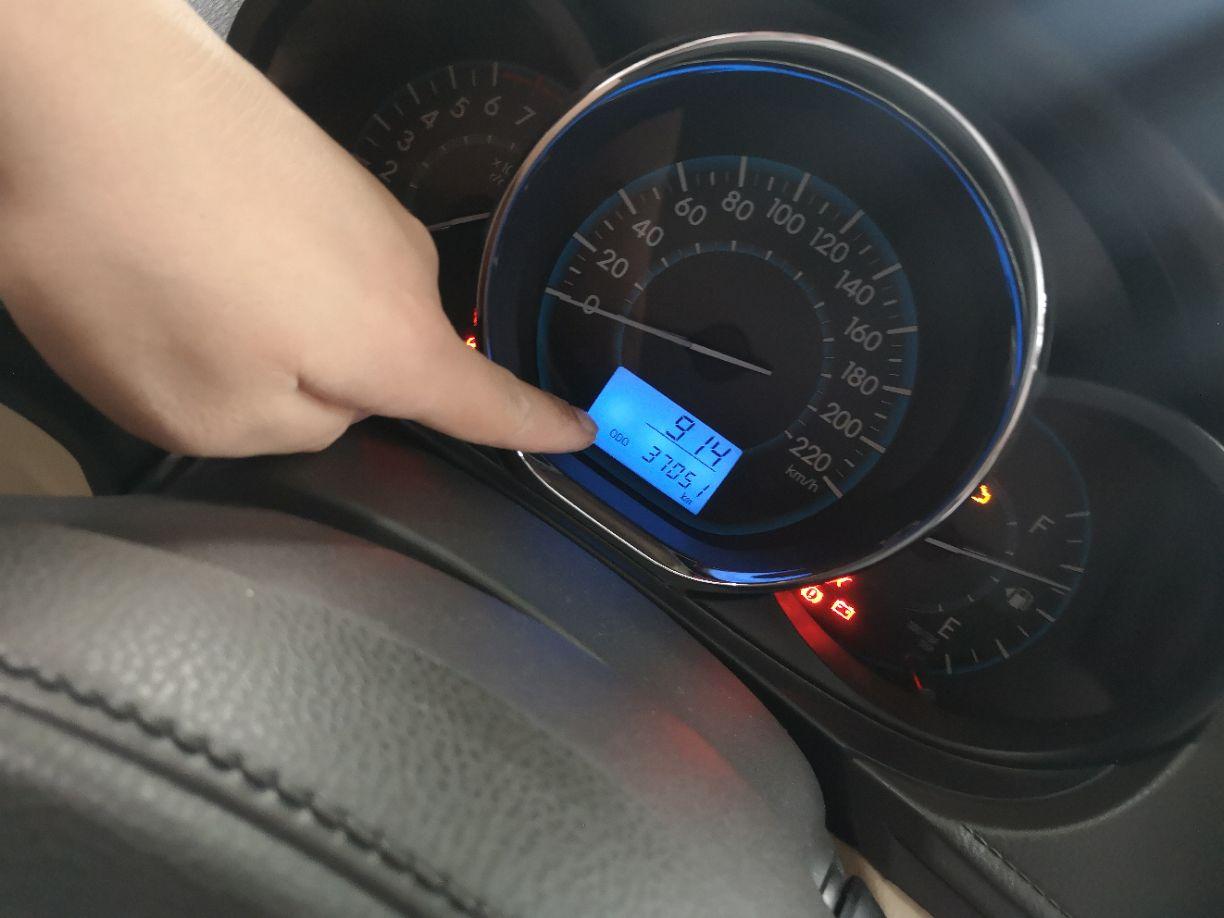 仪表指示灯不亮背光灯亮