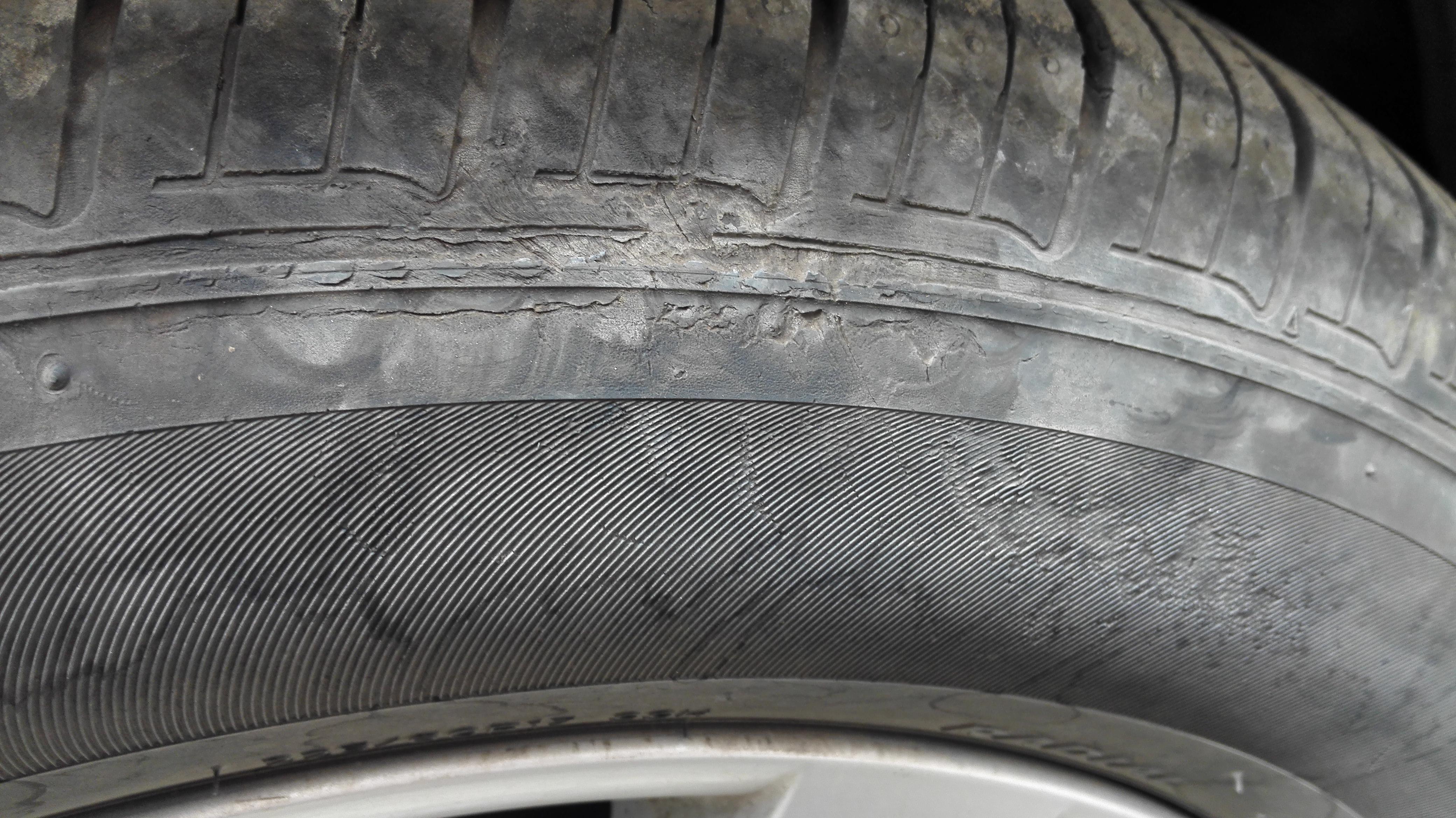 如图轮胎磨损是否需要更换高速还能正常行驶嘛