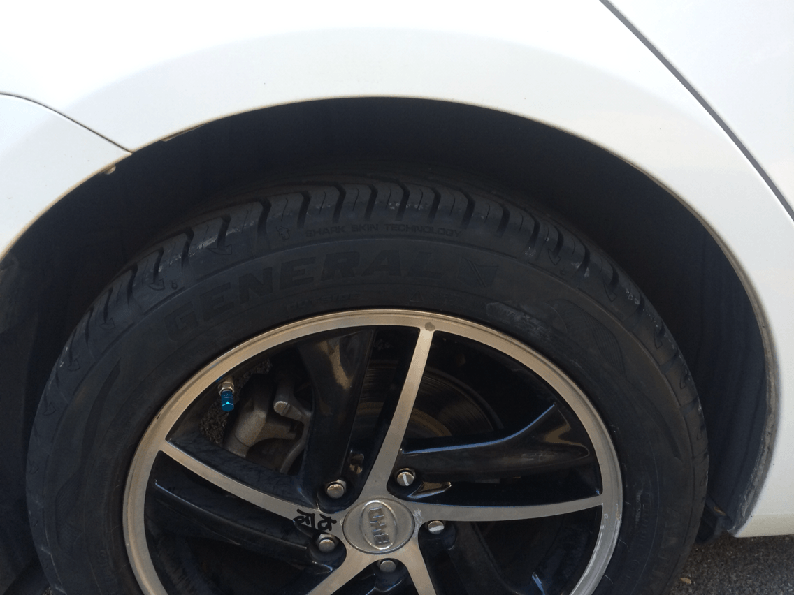 途虎买的将军轮胎gu5020221550r17安装的时候发现左右轮胎纹理不