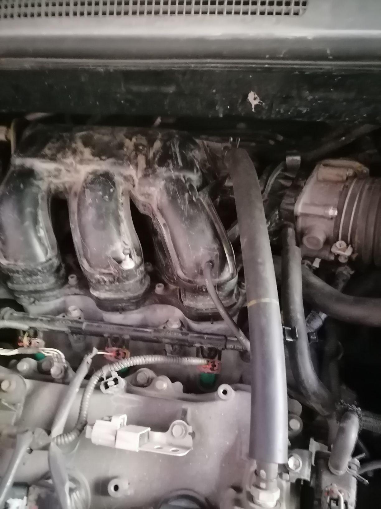 汉兰达进气歧管上的真空管接那里