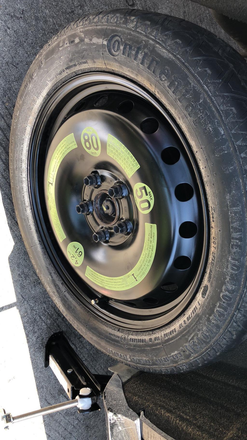 奔驰2015款e200l备用胎打气需要打到多少公斤