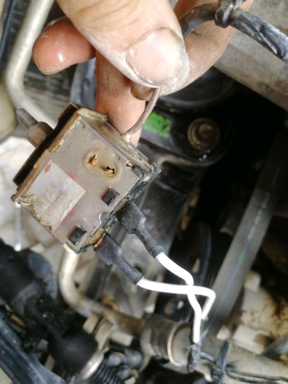 别克凯越温控开关怎么接