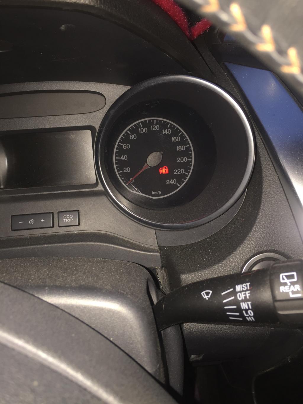 比亚迪元息火驻车后防盗指示灯一直闪烁不灭是怎么回事