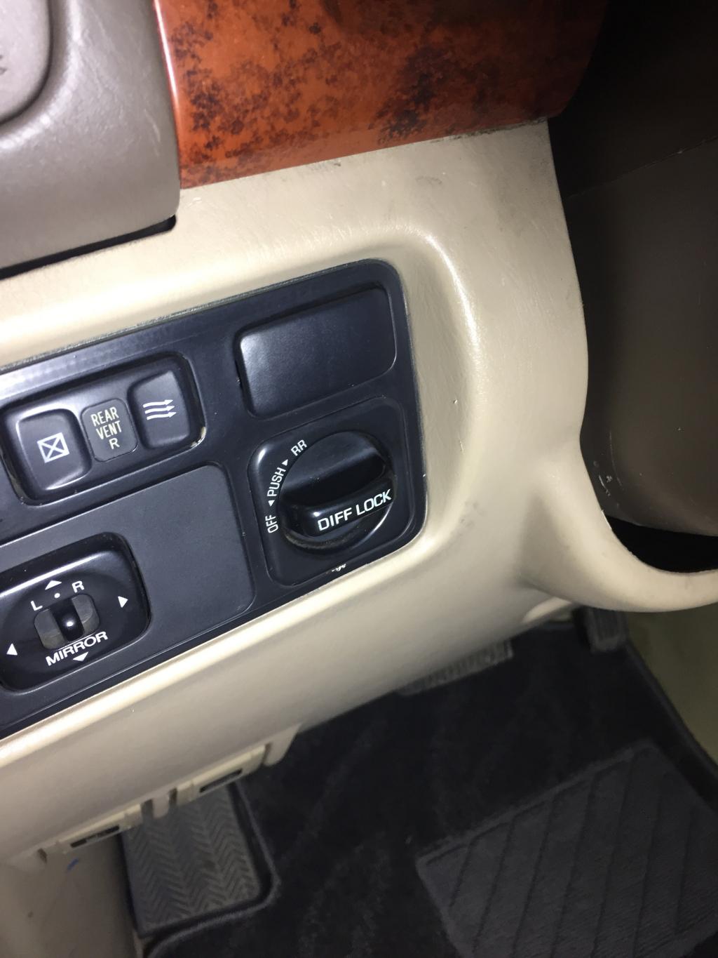 美规4700lc100差速锁仪表灯不亮中差也不亮什么毛病