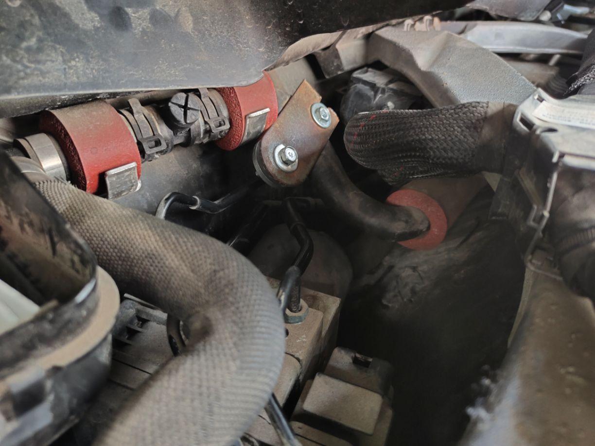 12年奥迪a8的暖风水阀在哪个位置长什么样子的