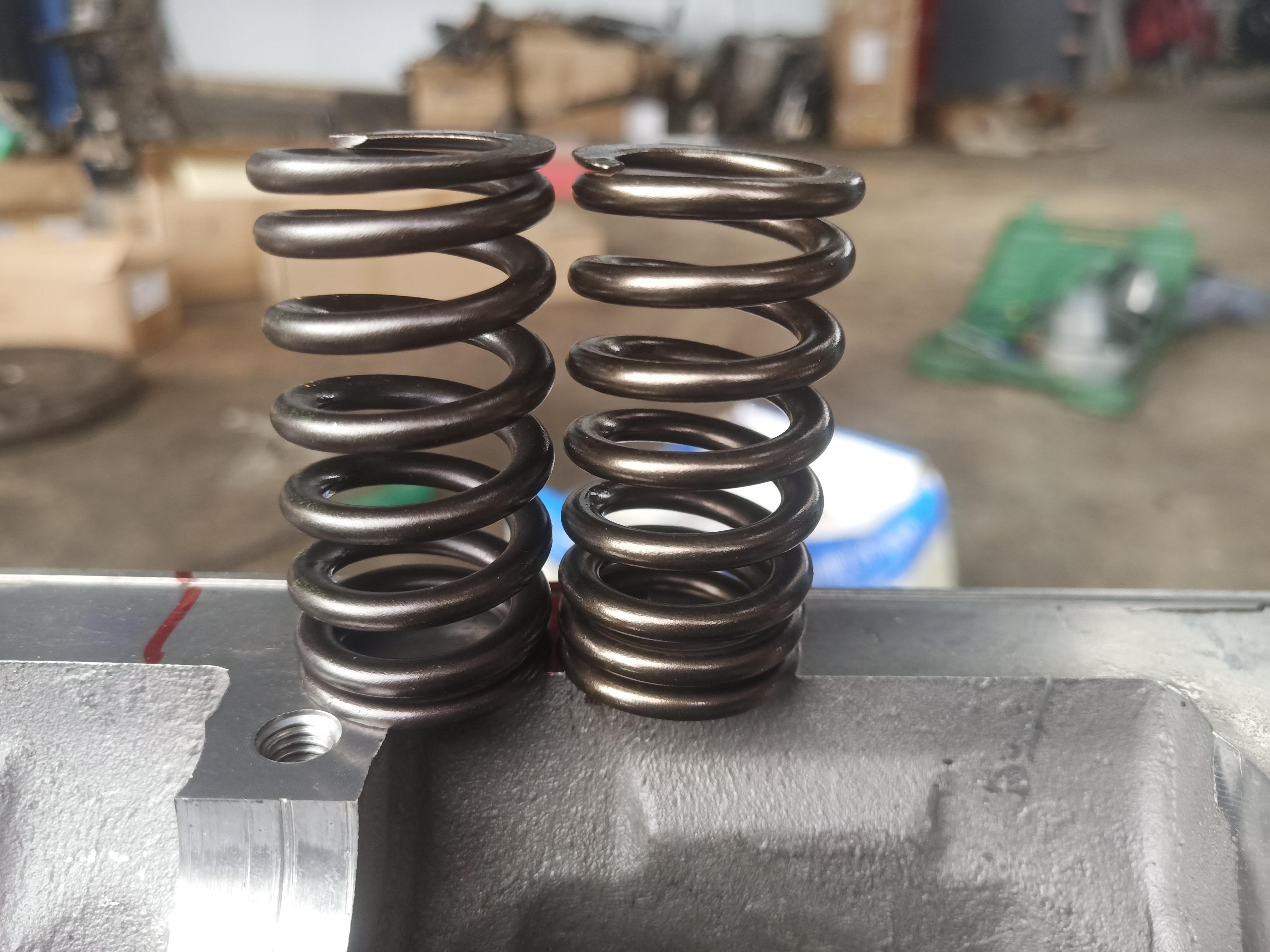 大众迈腾二代888发动机.气门弹簧怎么区分,被镗缸的超声波洗掉痕迹了.