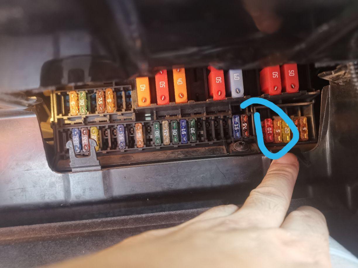 e66宝马730点烟器插口都没电,检查了保险也没_宝马_宝马7系_汽车大师