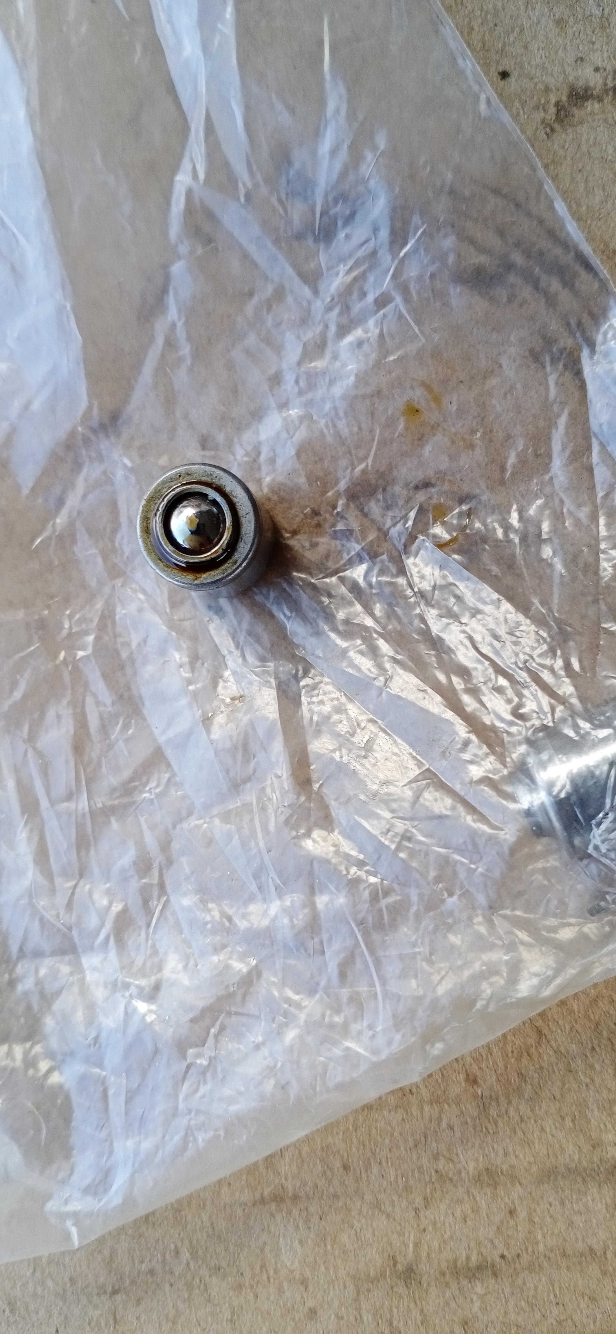 09年18科鲁兹缸体中间的油道孔那个是节流阀嘛怎么装的