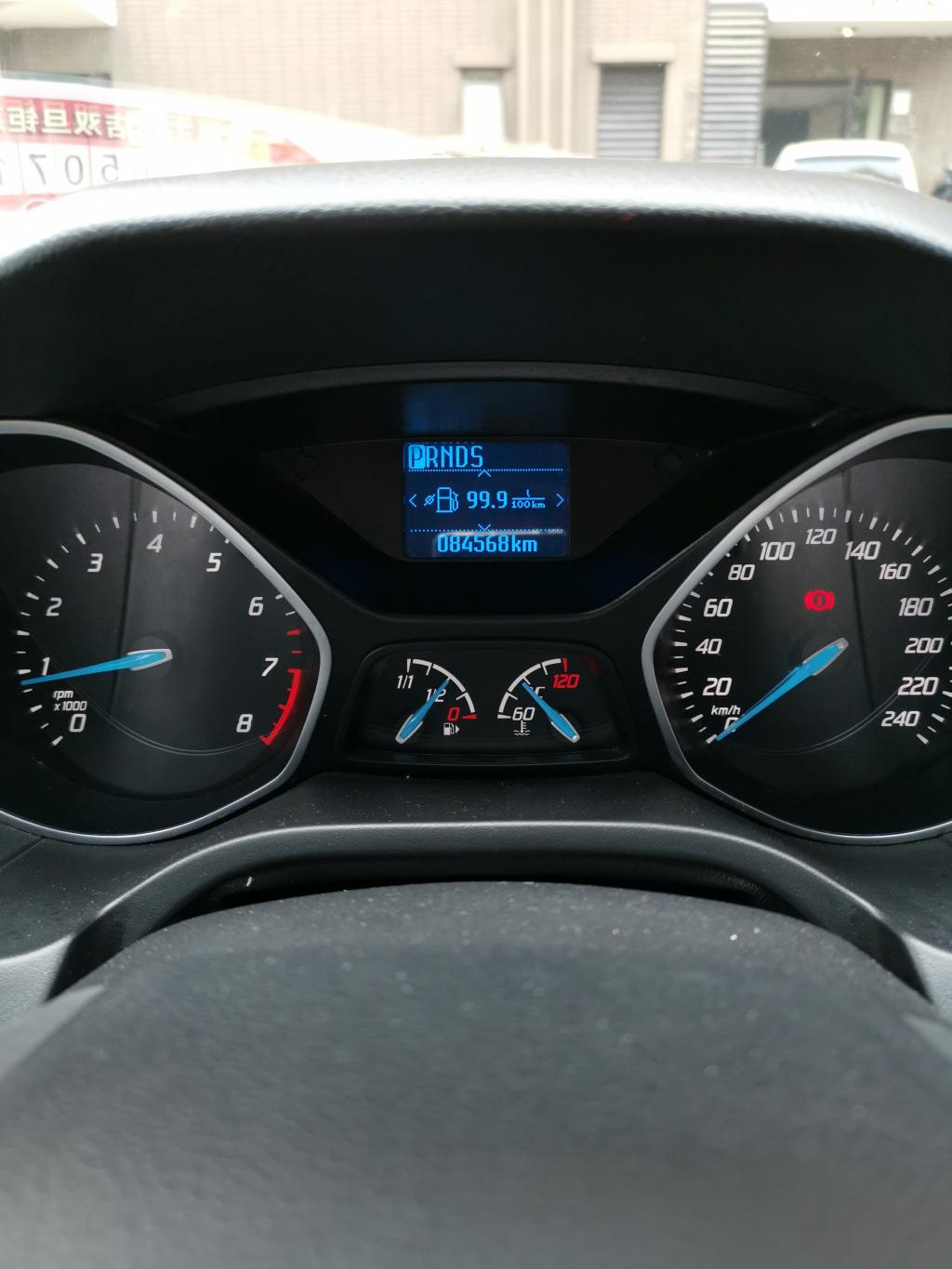 12款福克斯固定油耗跟秒表一样的往上蹦怎么回事_福特_福克斯_汽车