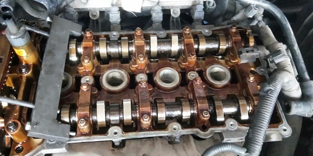 荣威350正时凸轮轴上面没用洞