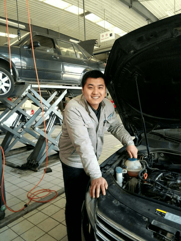 别克凯越12年车,发动机盖漏油4s店怎么处理?_凯越_汽车在线维修咨询