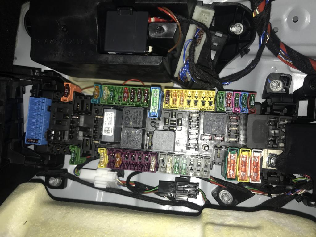 奔驰cla200常火保险丝位置acc保险丝位置