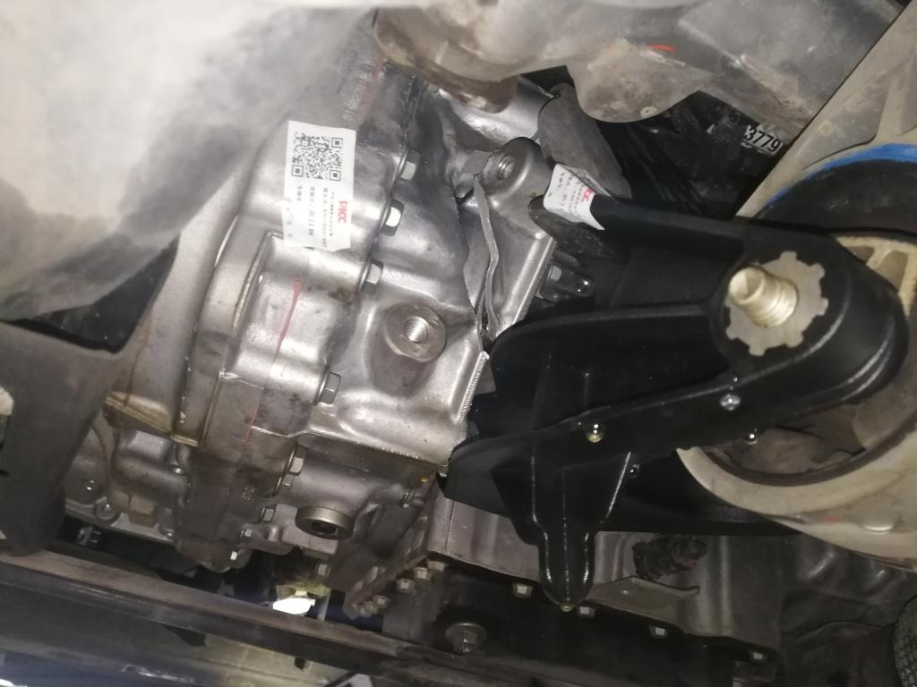 凯迪拉克xt5变速箱开裂油全部漏完要换变速箱总成吗