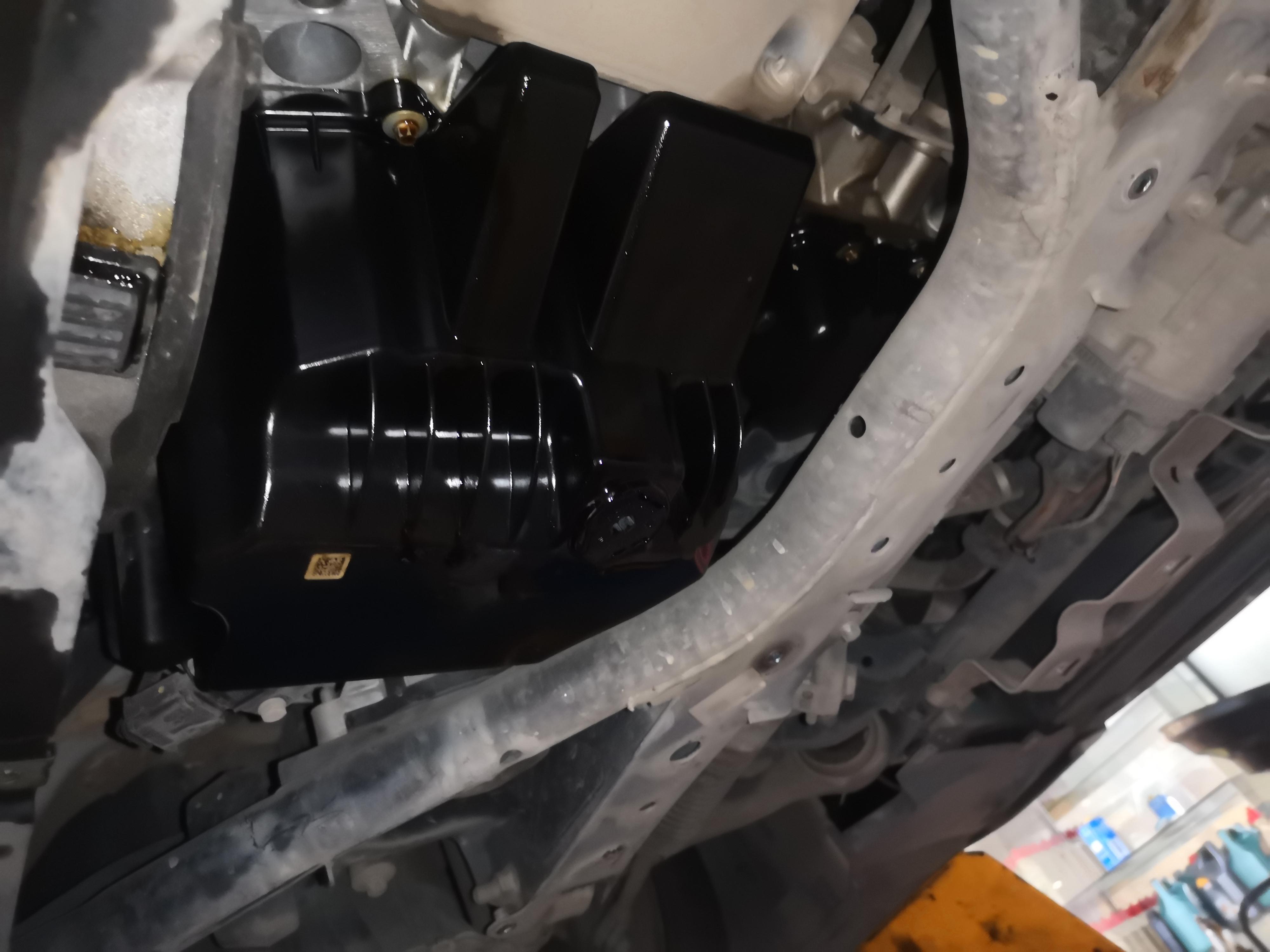 宝马320li油底壳