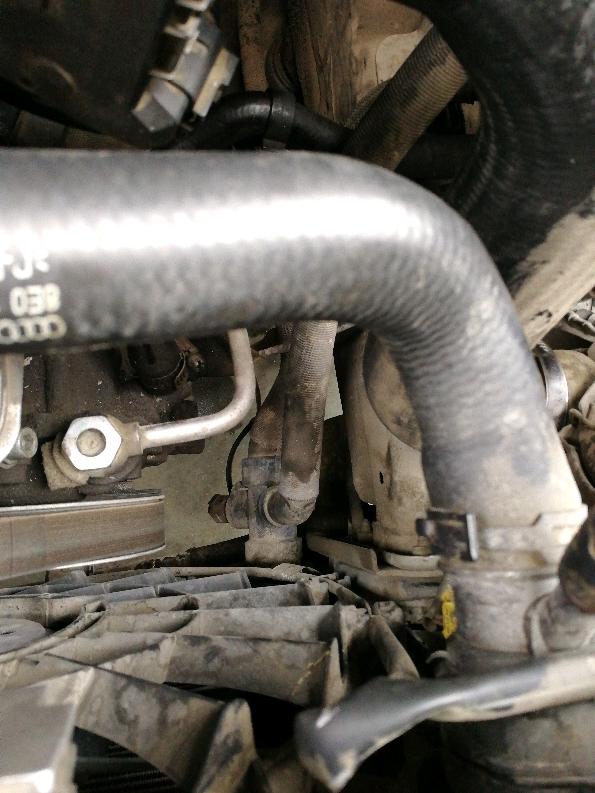 老款奥迪a4,请问控制风扇的水温传感器在哪里?_奥迪_奥迪a4 _汽车大师