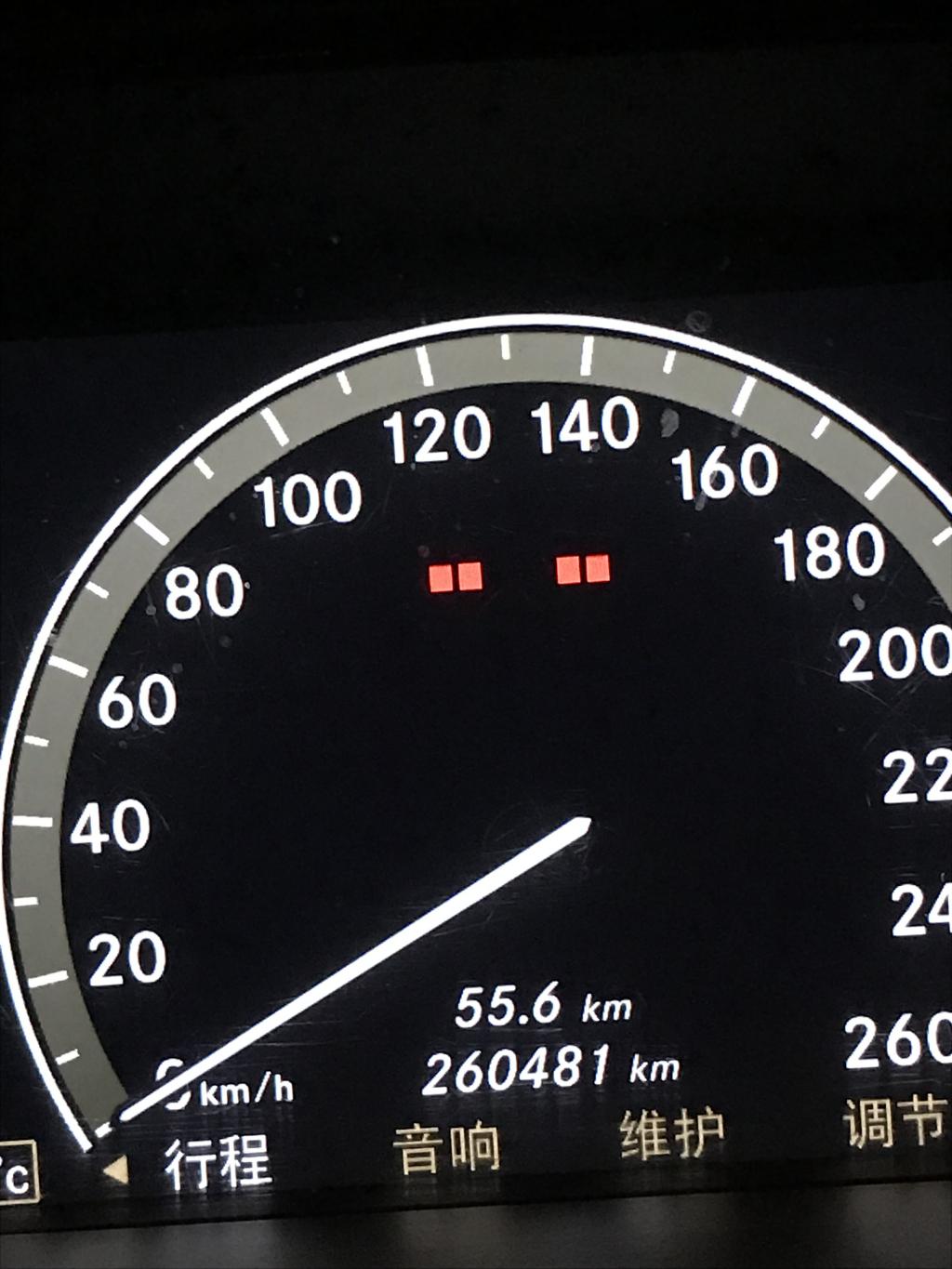 奔驰s350仪表盘亮了4个红点然后就发不起来后来又发起来了滴滴滴响个