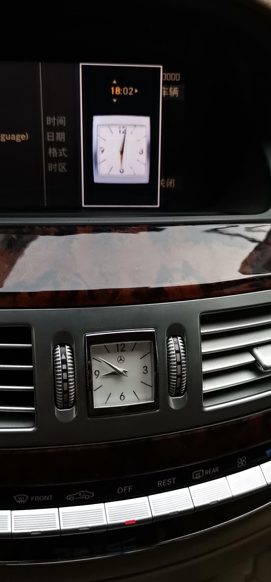 08款奔驰s350中控石英表时间如何设置系统里的时间准确下面的石英表不
