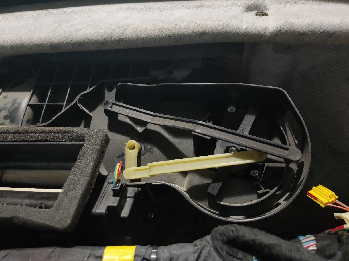 你好沃尔沃鼓风机怎么拿下来我已经把仪表台拆完了只想把鼓风机拿下来