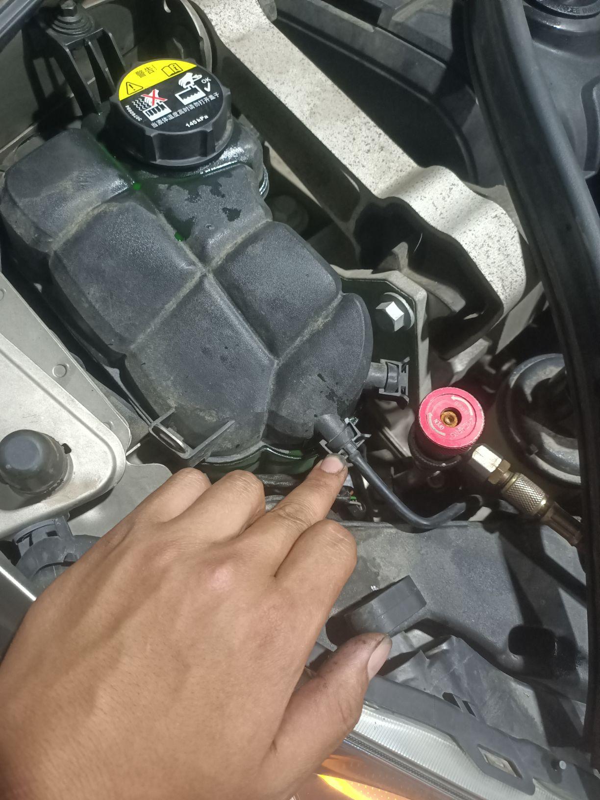 沃尔沃xc60防冻液怎么排气