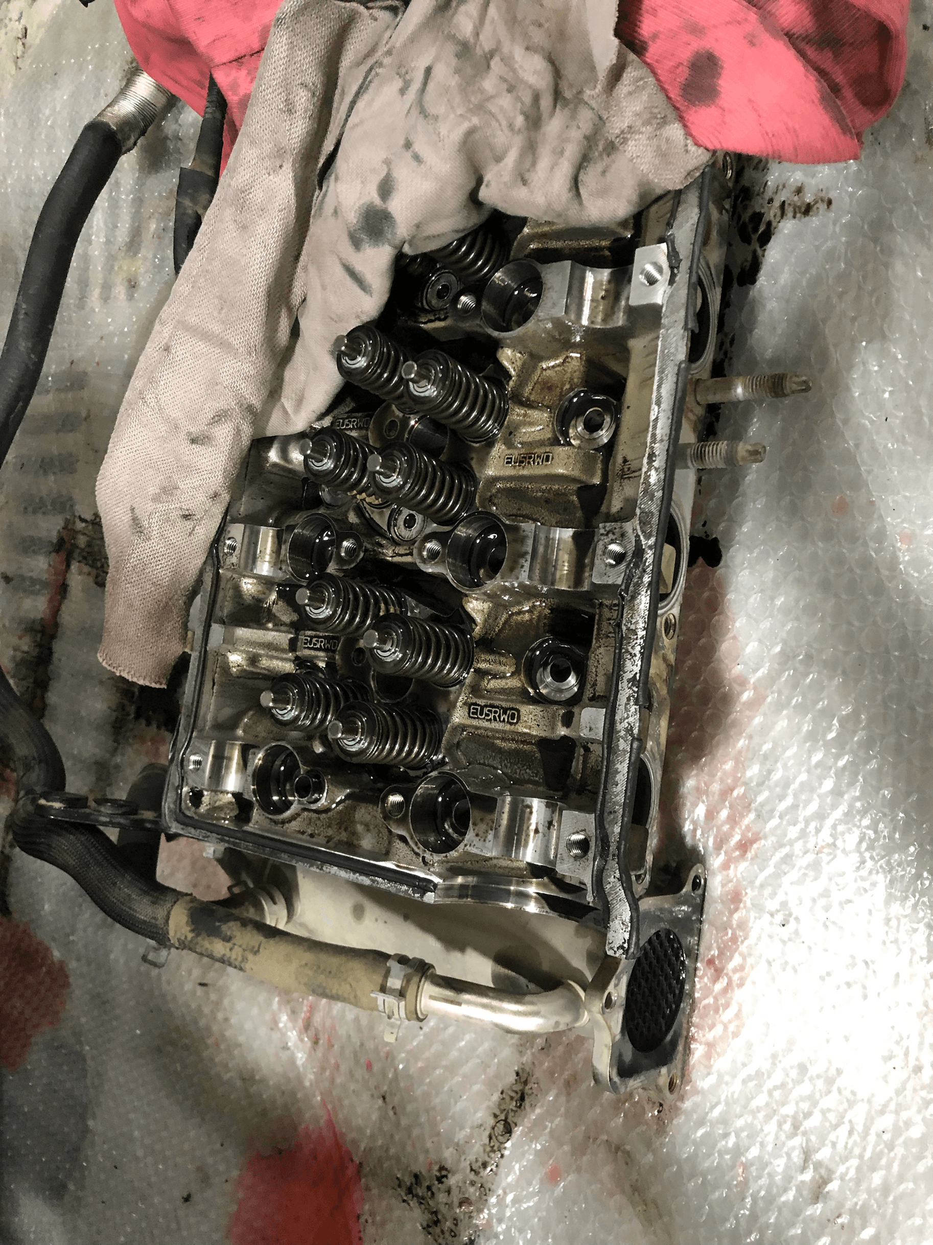 福特全顺v348发动机,把缸盖拿出来的时候掉了一_福特_新世代全顺_汽车