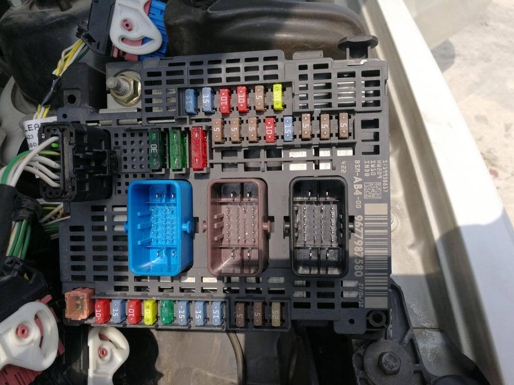 标致508控制模块雨刮不喷水检查喷水泵是好的喇叭不响但单独检测喇叭