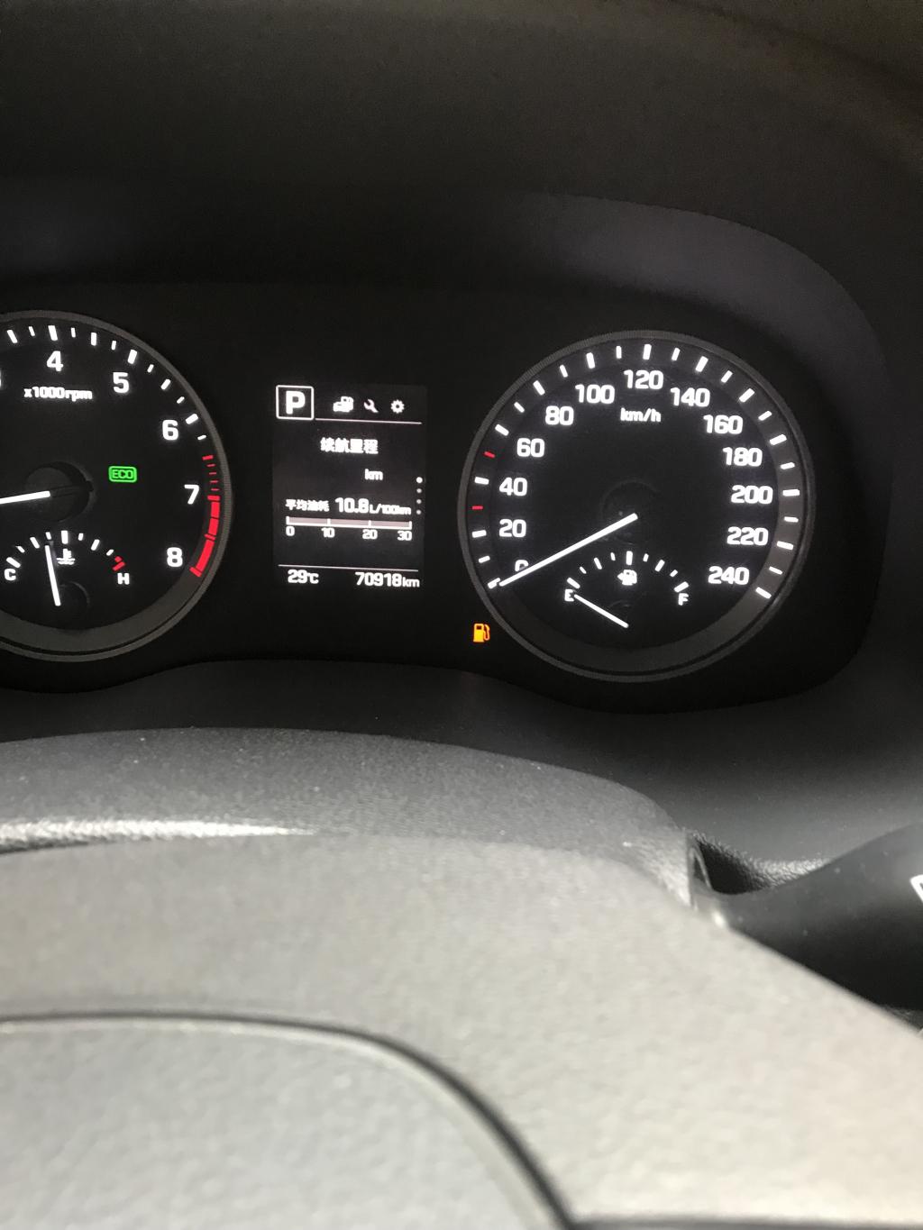 现代胜达有油但油箱灯亮什麼原因