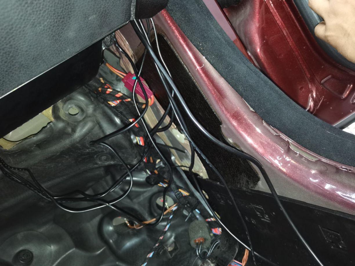 13款奔驰c180天窗排水口位置