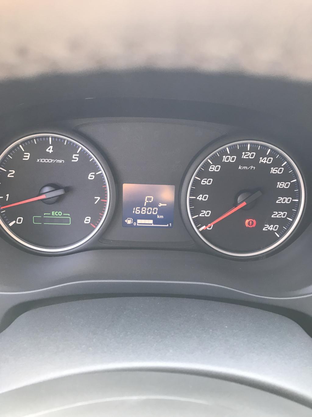 三菱欧蓝德20荣耀版仪表盘显示扳手下面是里程数是什么事之前显示的是