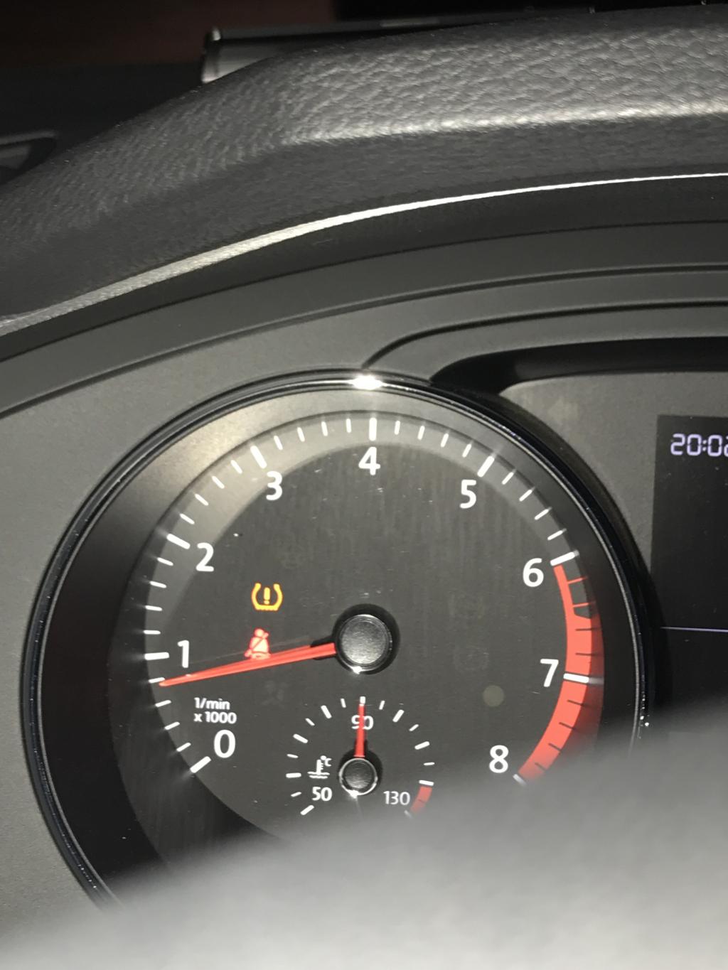 大众凌渡感叹号警示灯这是什么问题我车16寸轮毂轮胎今天换了17寸上去