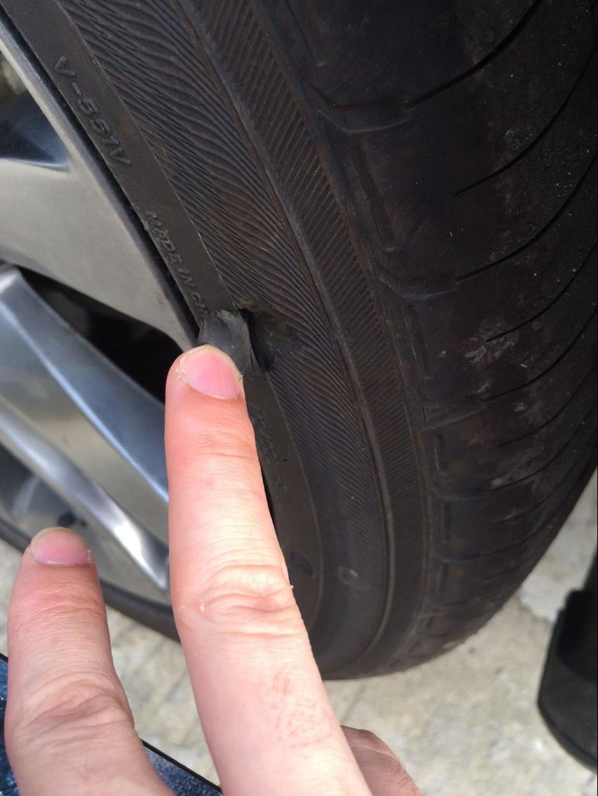 8是不是高了##防爆轮胎##轮胎侧面划伤多深要换##电瓶没电了车发动不