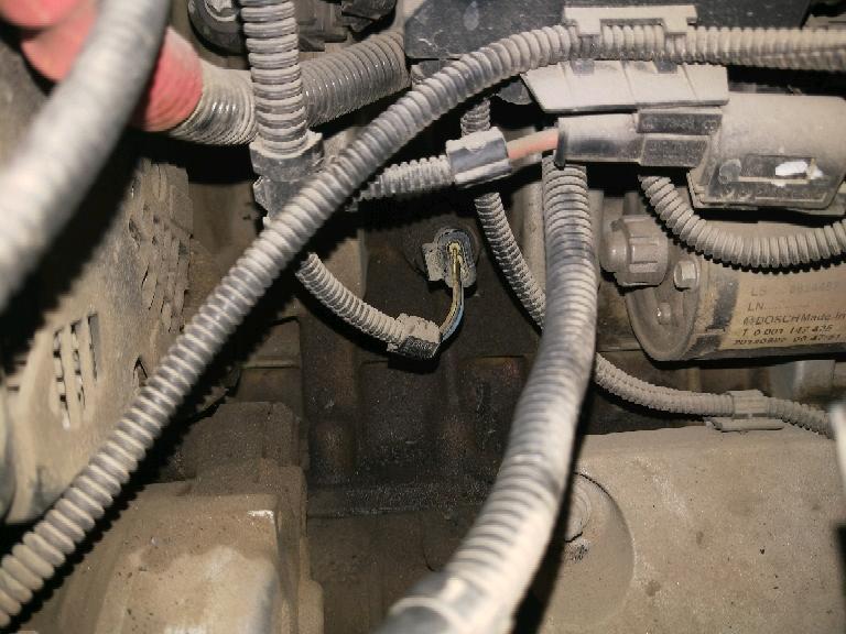 宝马52520t机油压力传感器在哪里