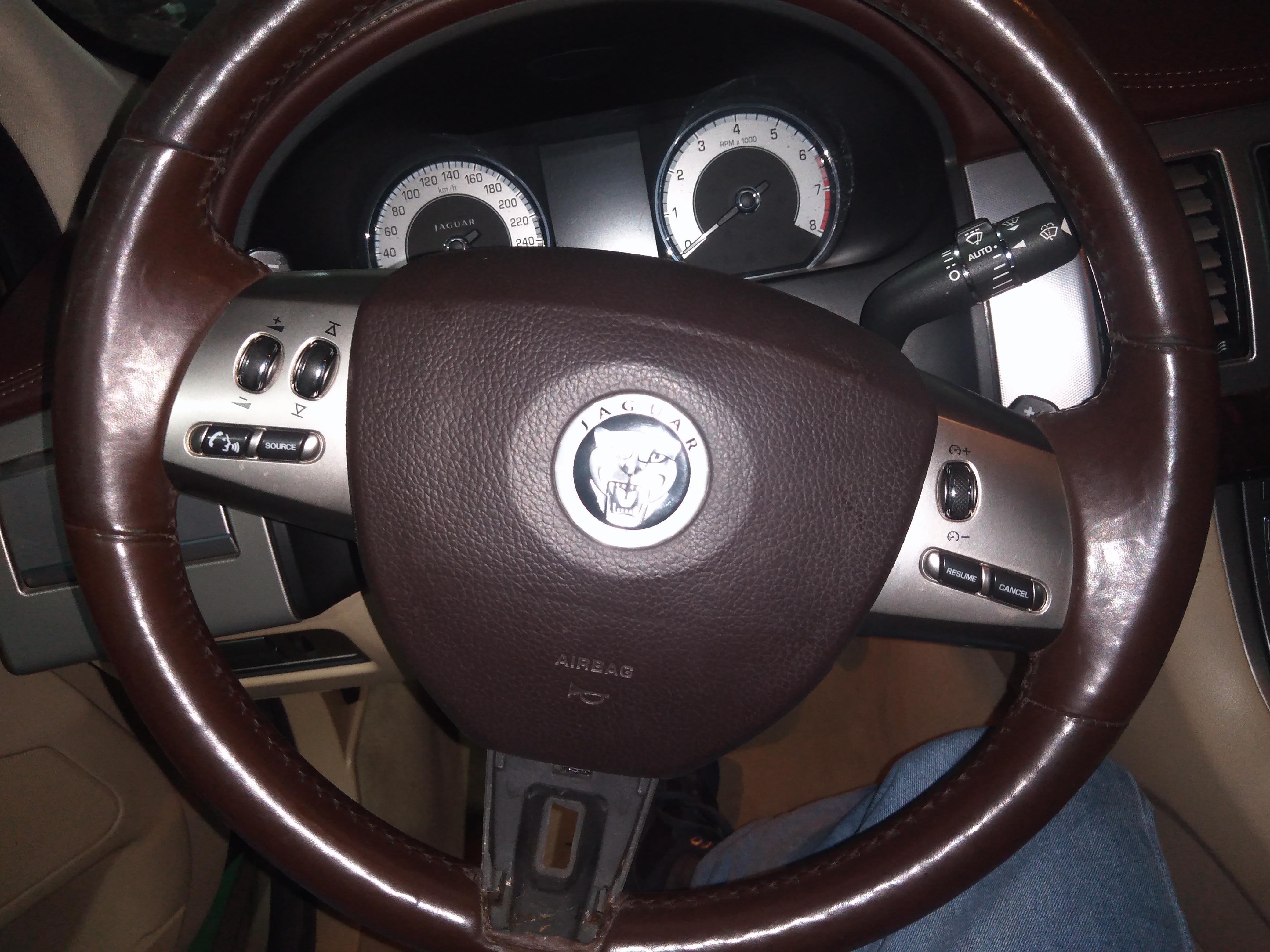 08款捷豹xf主驾驶气囊咋个拆