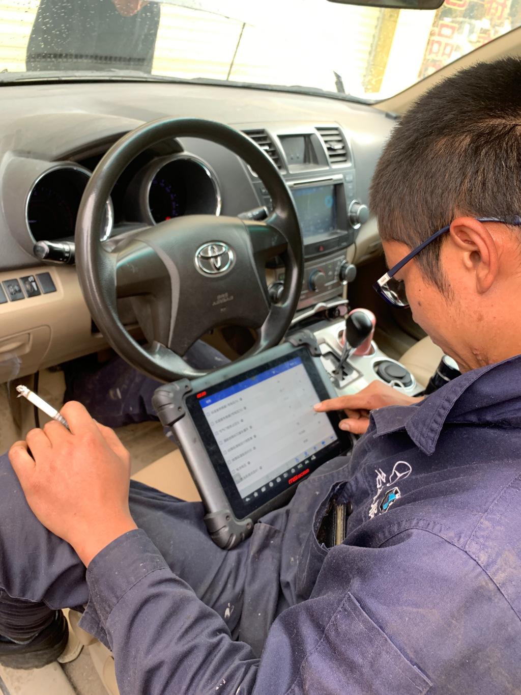 百**友是不是用这个检查技师张万东4s请关注公众号:汽车大师百**友用