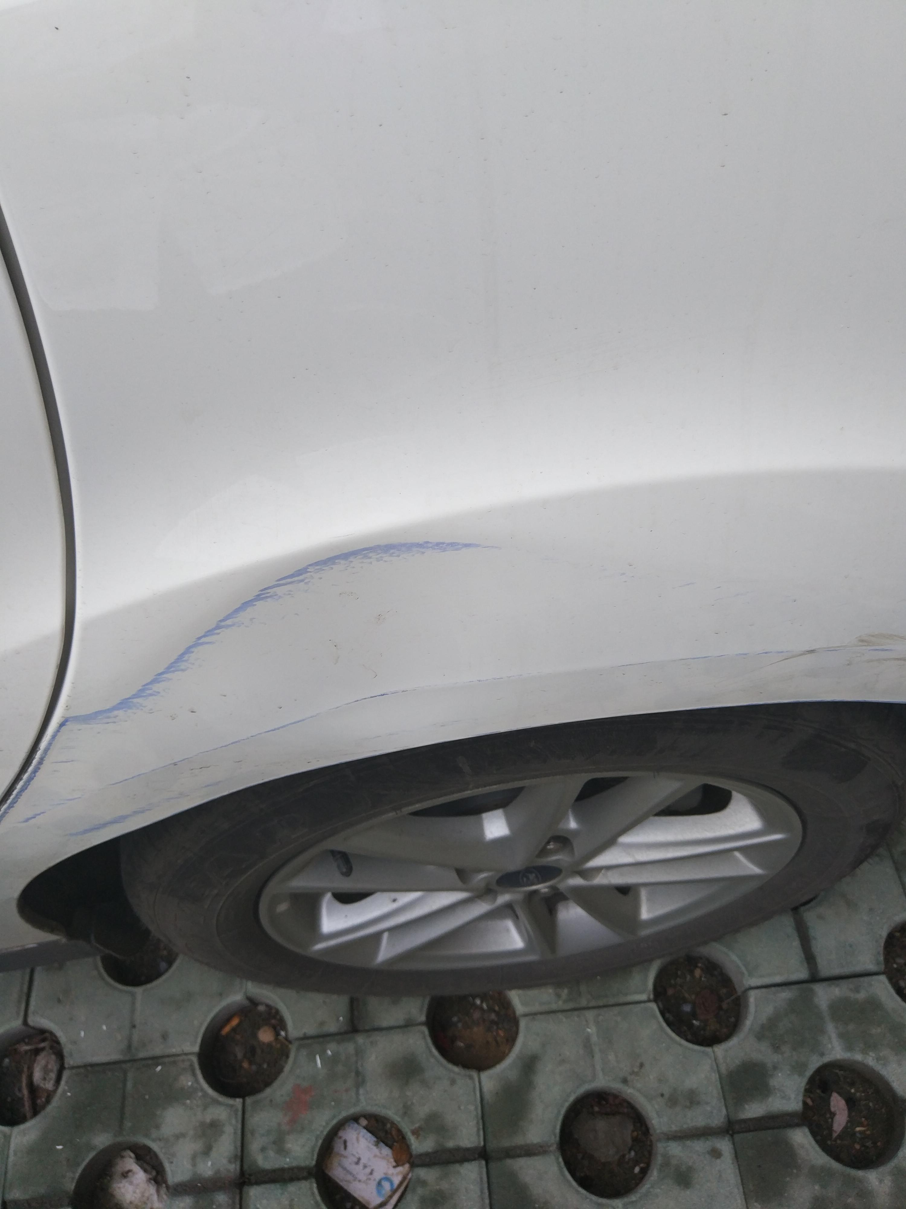 左后叶子板需要钣金只是一小块凹陷钣金喷漆多少钱