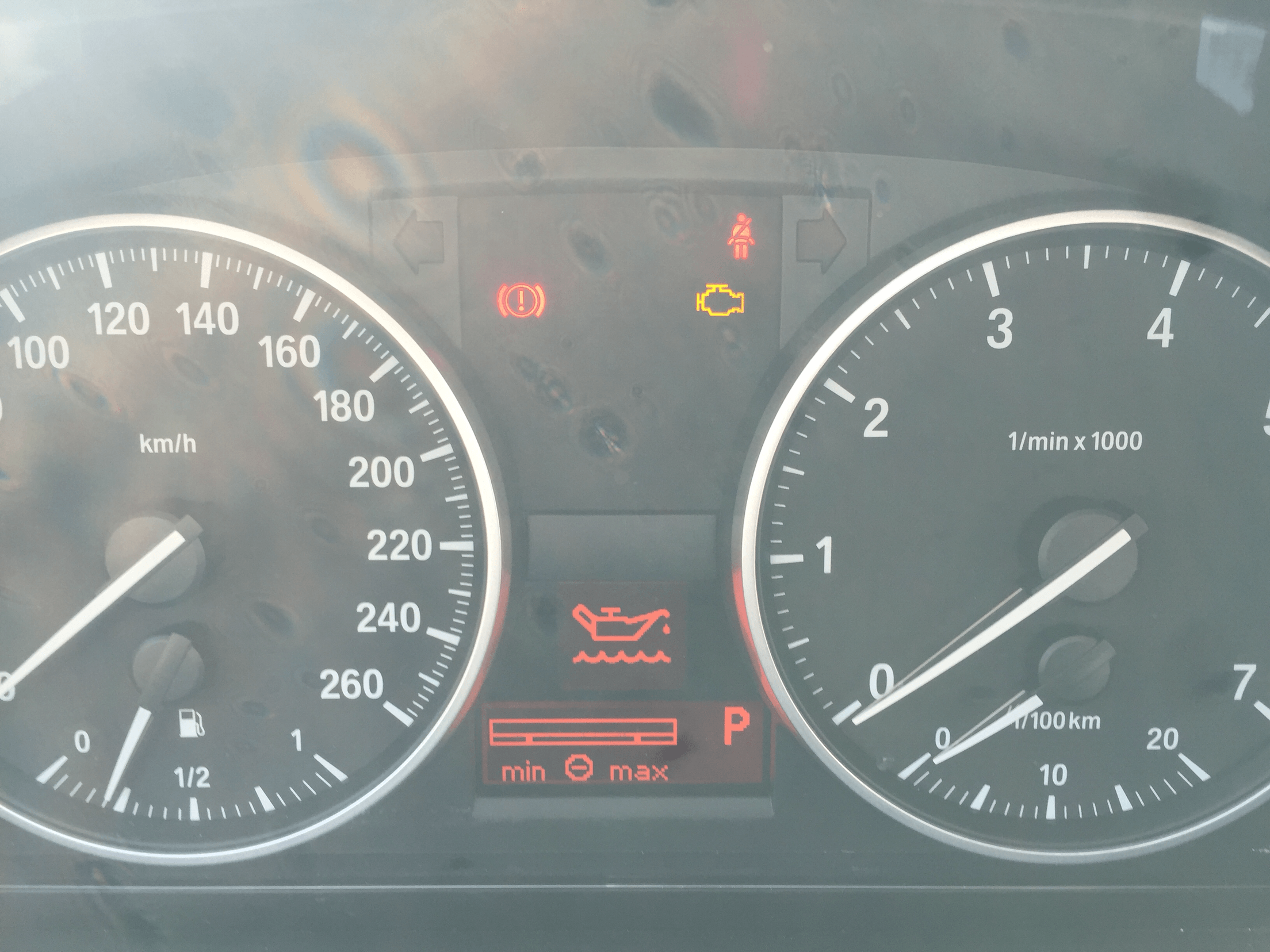 12年宝马318全进口的机油灯这样显示加了机油机油表还是动不了请问我