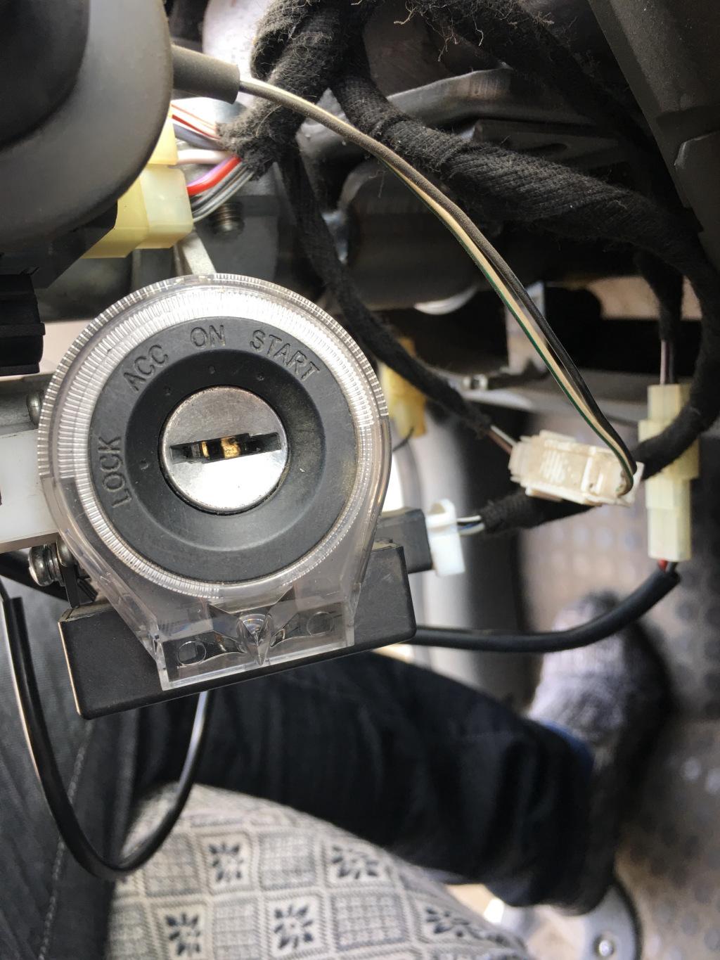 点火锁芯怎么拆装