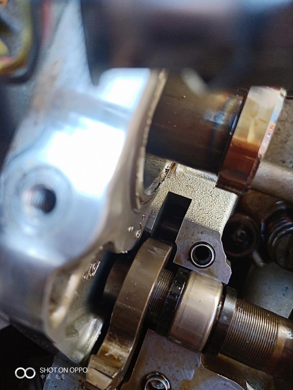 您好宝马116in13发动机曲轴定位销在哪