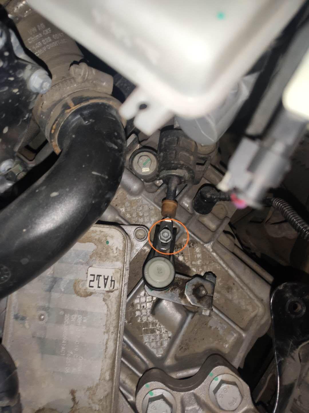 17迈腾380变速箱拉线接头安装这个位置如果有间隙会不会造成换挡延迟