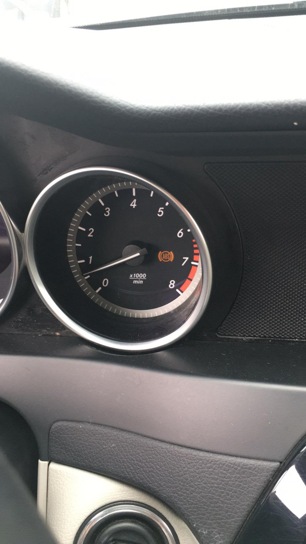 奔驰c180气刹踩不起