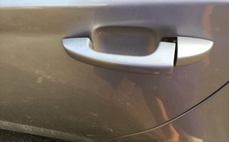 请问大师,荣威550车门外把手不弹回,也开不了门,每次都得从里面开,想