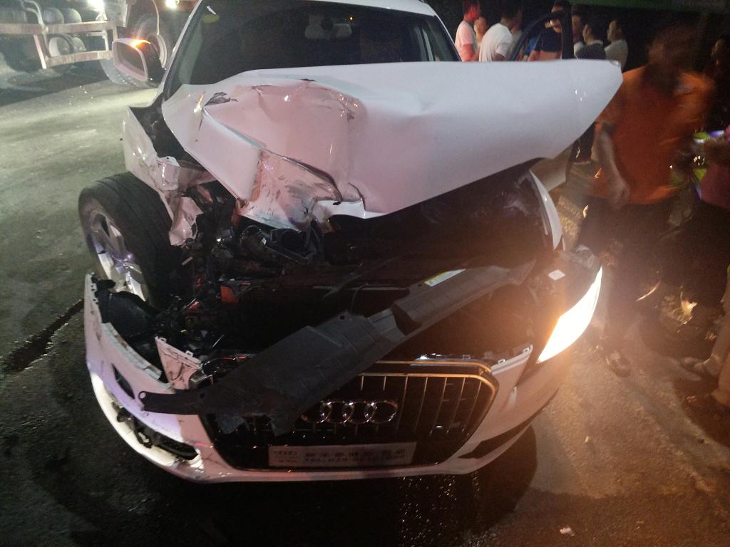 奥迪新车撞了还有质保吗,你好我刚买的新车10天就撞成这个样子,是报废